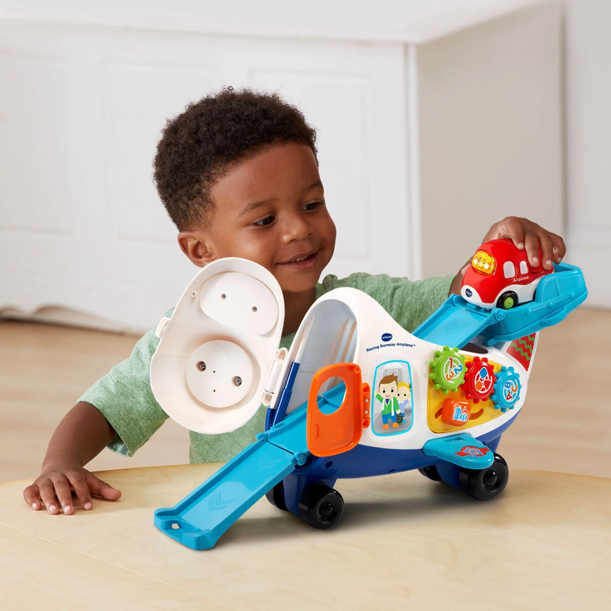 Go! Go! Smart Wheels Racing Runway Airplane with Toy Vehicle Z618633